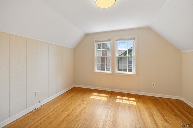 Building Photo - 448 Buckingham Ave