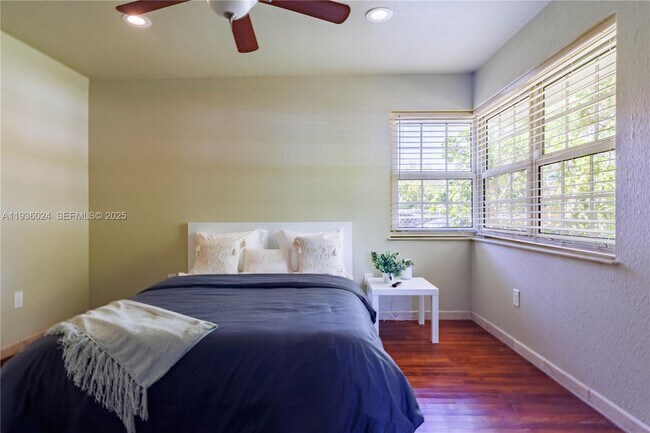 Building Photo - 250 NE 48th St