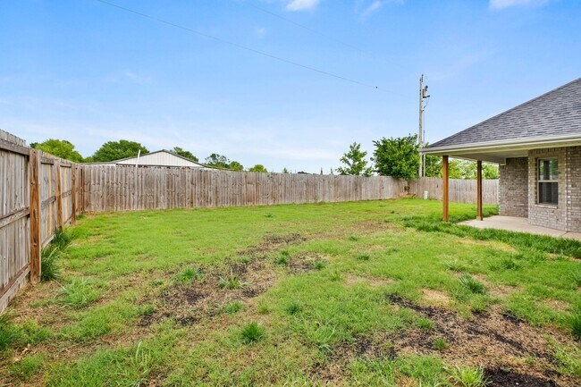 Building Photo - Spacious 4-Bedroom Home with Open Layout, ...