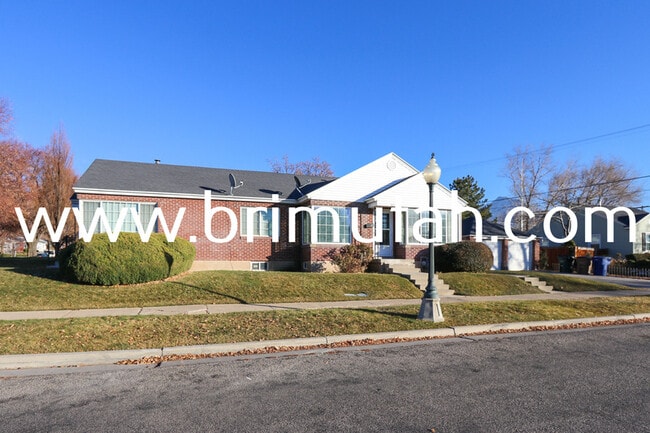 Building Photo - 2613 S Hartford St
