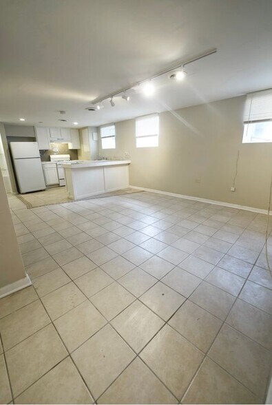 Building Photo - 125 S Leavitt St