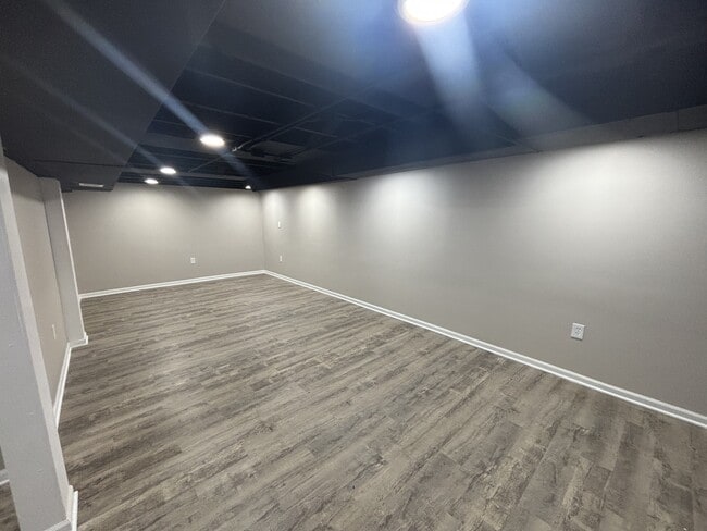 Building Photo - 1058 Baker St