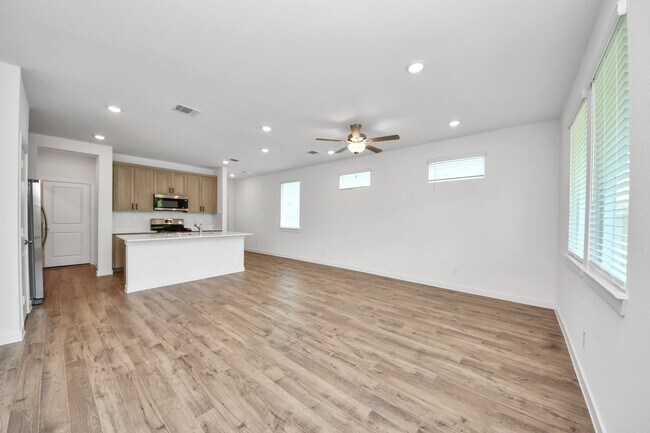 Building Photo - 2138 Olivos St