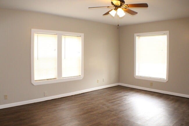 Building Photo - Adorable 2 bedroom 1 bath Broken Arrow Home, Close to the Rose District!