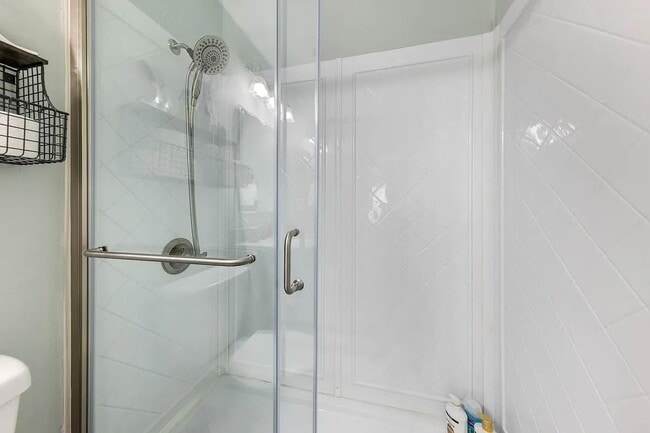 Building Photo - 324 E 35th St