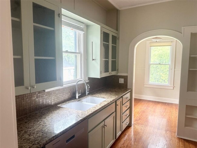 Building Photo - 312 Le Grande Ave