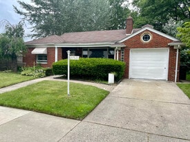 Building Photo - 21521 Benjamin St