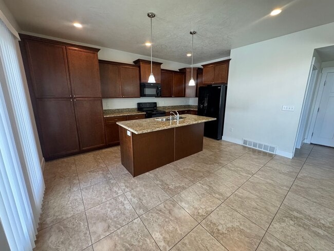 Building Photo - 12771 Park Rim Ct