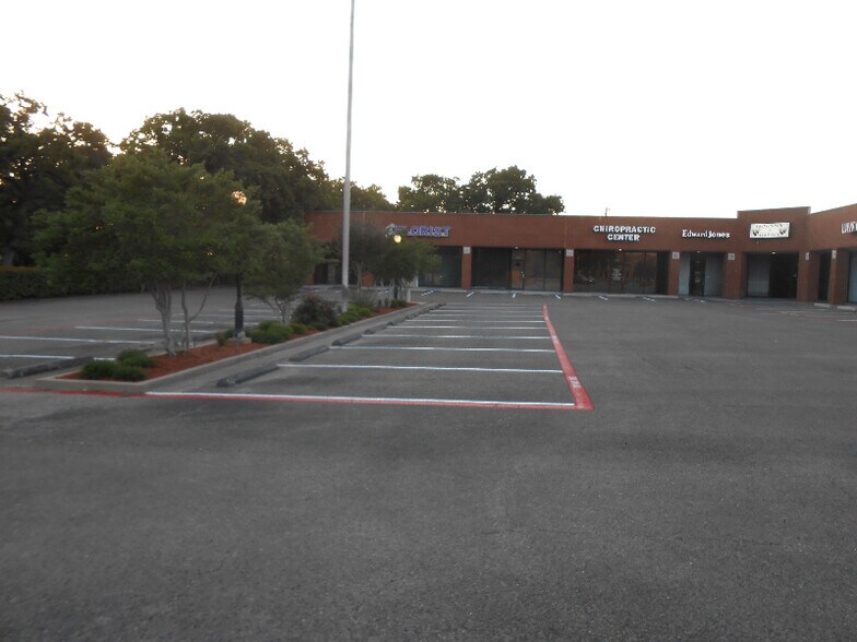 Building Photo - 3014 East US Hwy 377