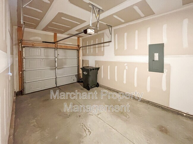 Building Photo - 324 E Compass Wy