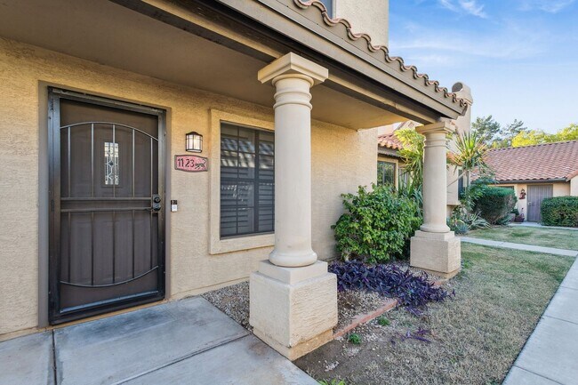 Building Photo - Beautiful 2 Bedroom