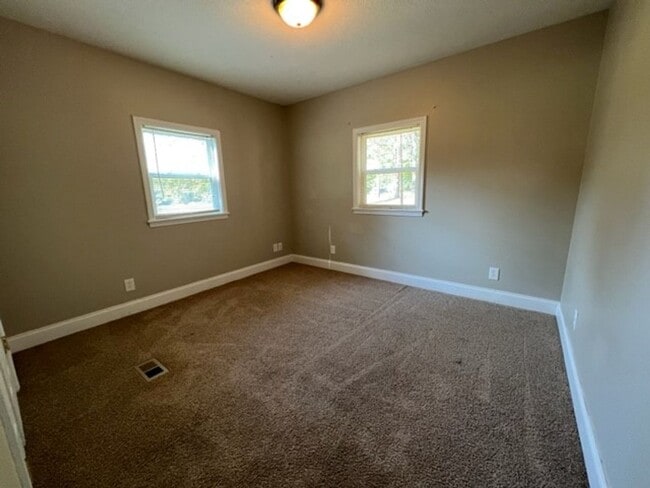 Building Photo - 3 Bedroom 2 Bath Home on 2 Acres