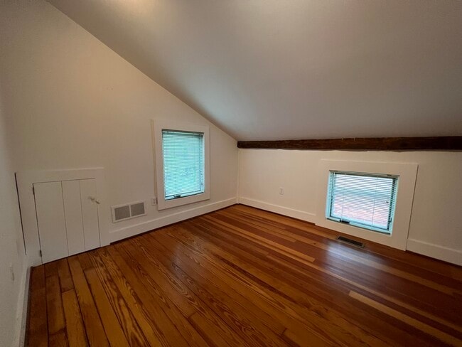 Building Photo - 310 2nd St