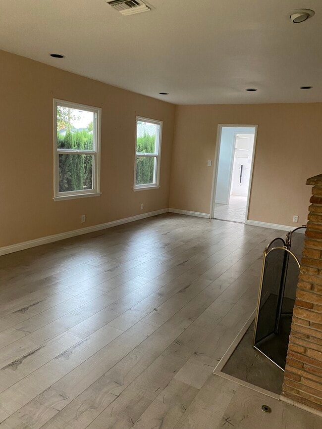 Building Photo - 5325 Glickman Ave