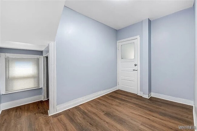 Building Photo - 405 W Ferry St