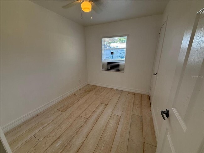 Building Photo - 328 N Observatory Dr