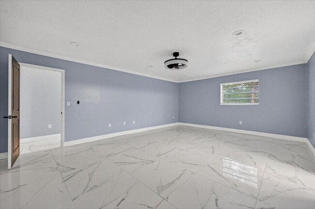 Building Photo - 15775 N Miami Ave