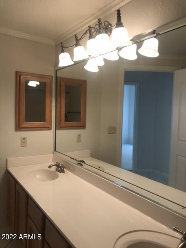 Building Photo - 9440 E Palm Tree Dr