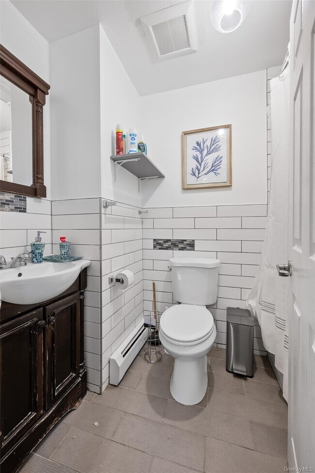 Building Photo - 611 Linwood St