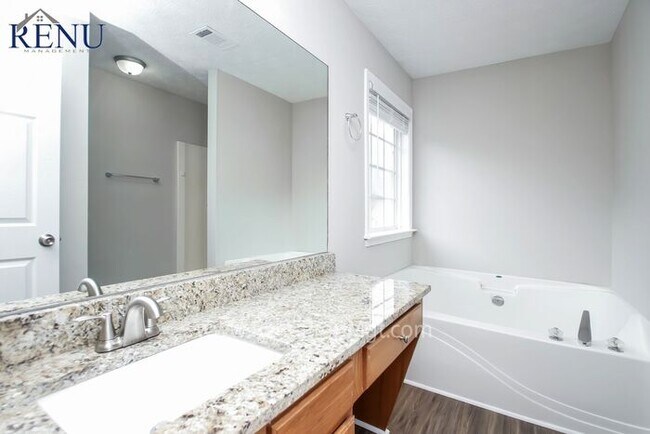 Building Photo - Now available 3 bedrooms 2.5 baths