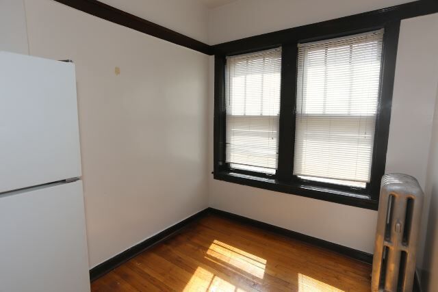 Building Photo - 824 W Waveland Ave