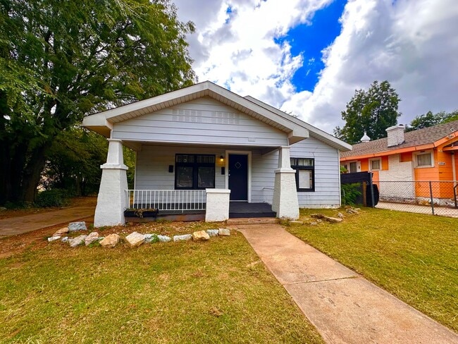 Primary Photo - Spacious Four-Bedroom near Plaza District