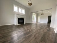Building Photo - Beautiful 3 Bedroom 1 Bathroom Home in St.Paul!