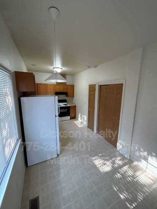 Building Photo - 711 19th St