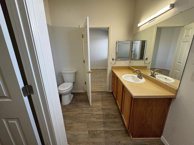 Building Photo - 1109 Meadowlark Way SE