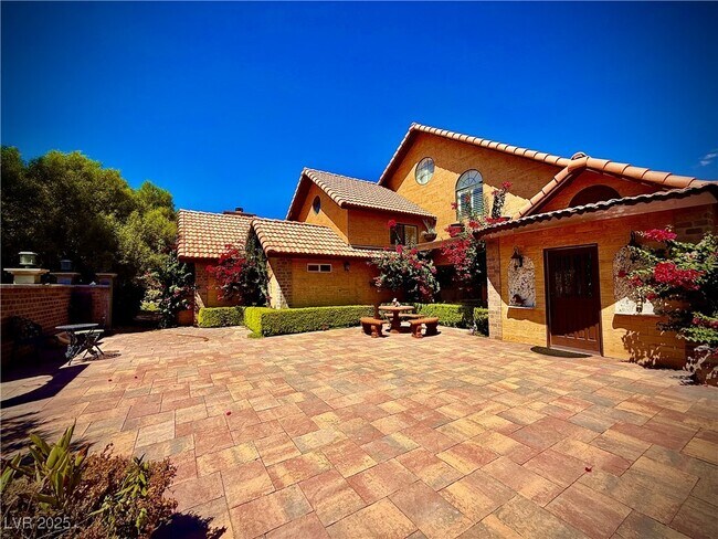 Primary Photo - 6500 Bullring Ln