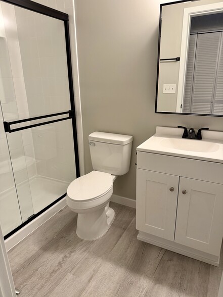 Building Photo - 7543 11th Ave NE #B