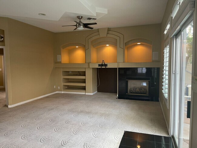 Building Photo - 5 BDR/ 4.5 BTH, Triple Master Home includi...