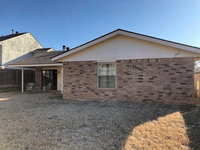 Building Photo - Located in Putnam City School district!  T...
