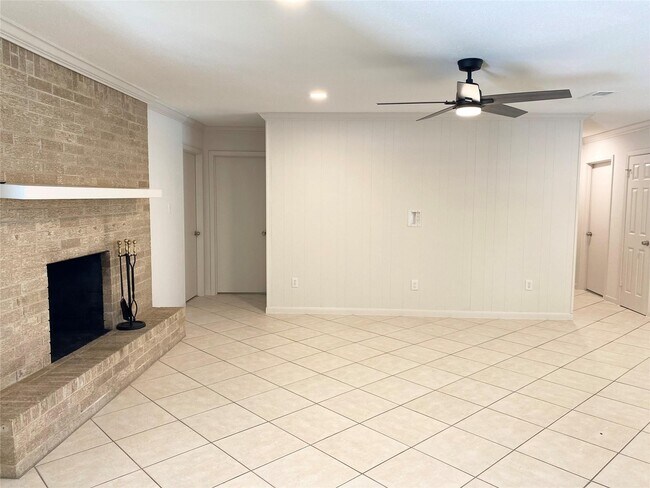 Building Photo - 26411 Maplewood Dr
