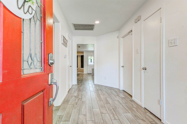 Building Photo - 18711 Appletree Hill Ln