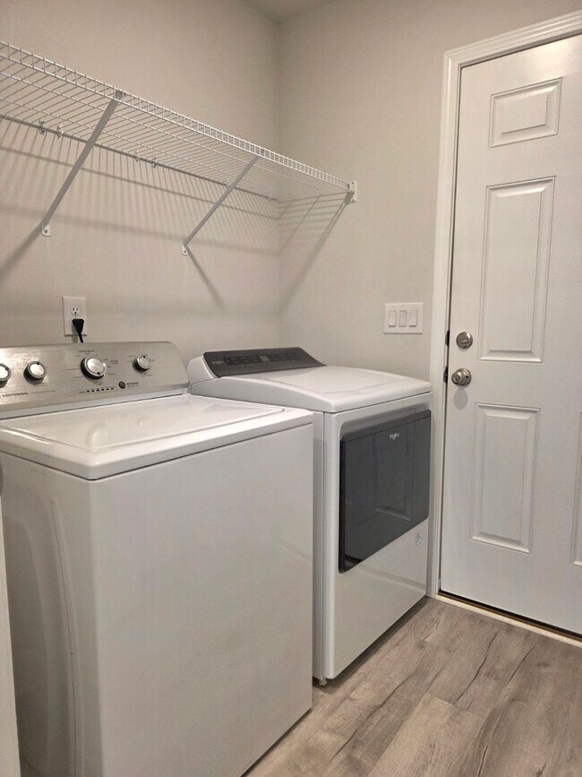 Building Photo - Bright, Open Layout | Screened Porch + Paver Patio | Move-In Ready