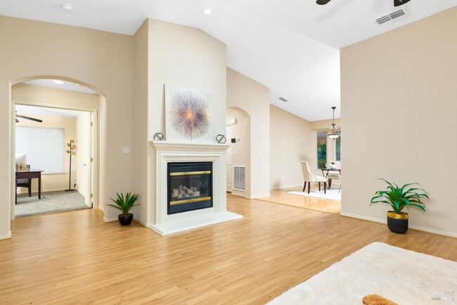 Building Photo - 512 Twin Pines Dr