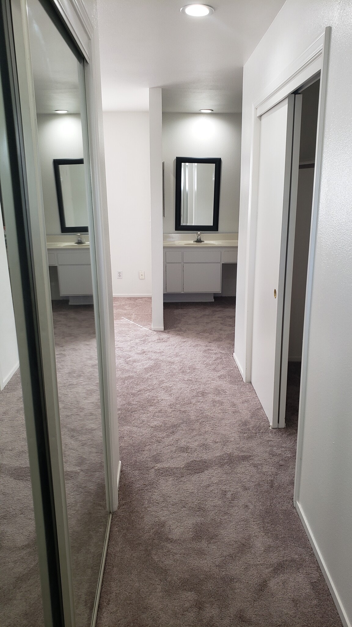 Building Photo - 2329 N Clark St