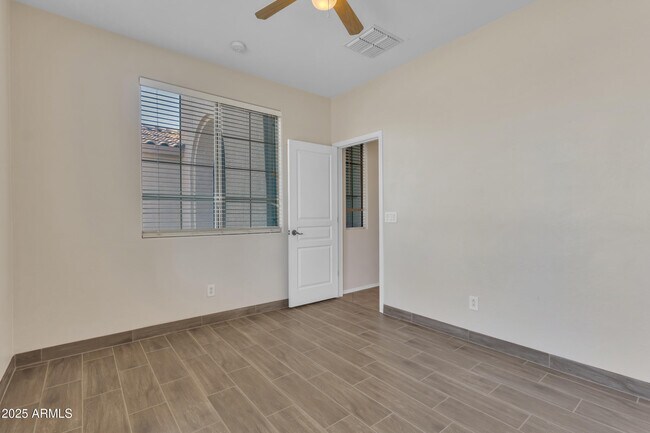 Building Photo - 3233 E Blue Ridge Way