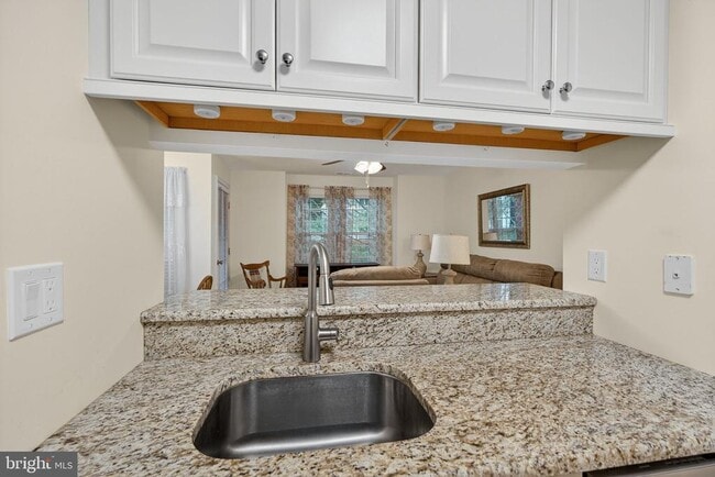 Building Photo - 511 Diamond Dr