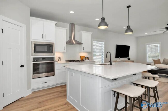 Building Photo - 64 Mountain Vis Cir