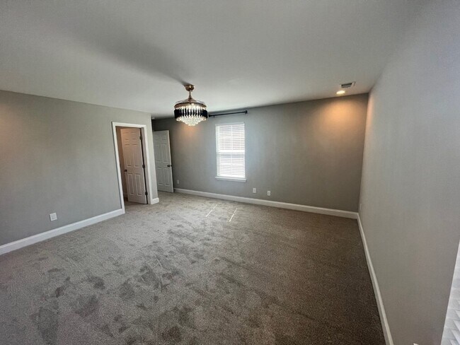 Building Photo - 135 Saddle Wood Ln