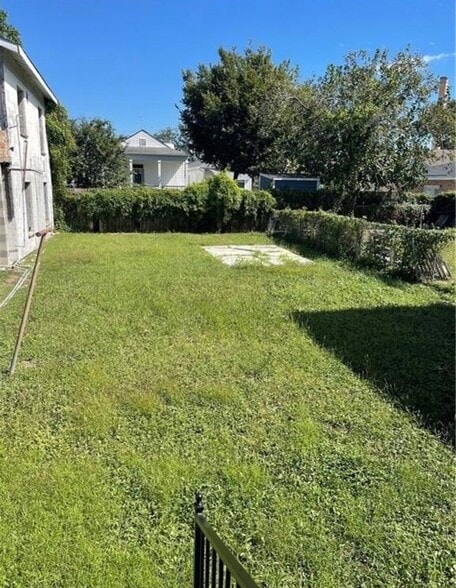 Building Photo - 8927 Hickory St