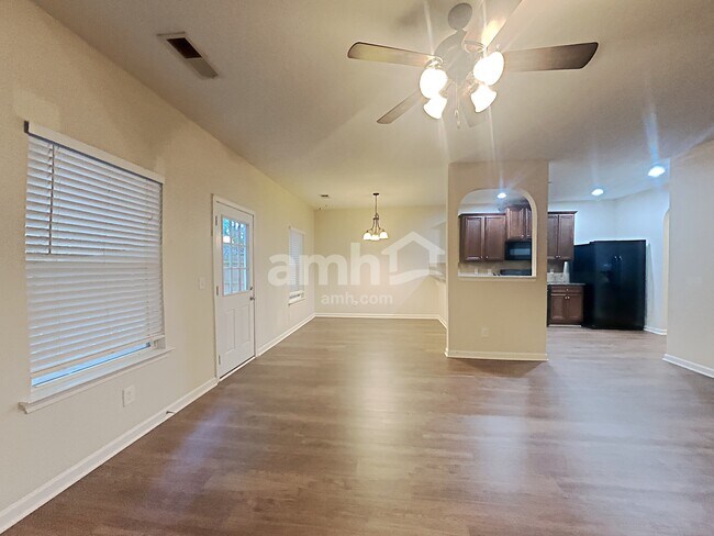 Building Photo - 214 Hidden Creek Pt