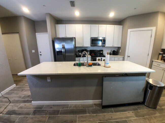 Interior Photo - Woodbury Row