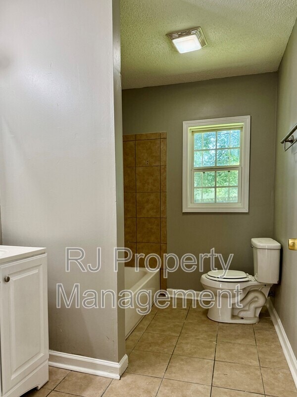 Building Photo - 3397 Farmville Rd