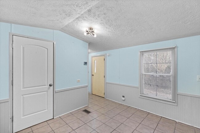 Building Photo - Peaceful Coastal Living Close to the Beach!