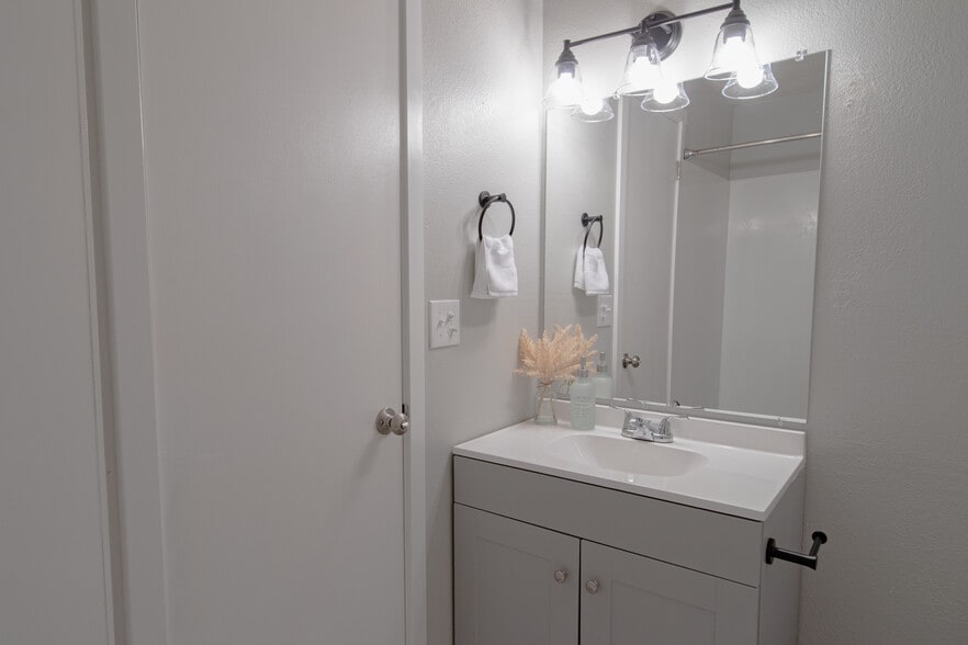 Building Photo - Jefferson West