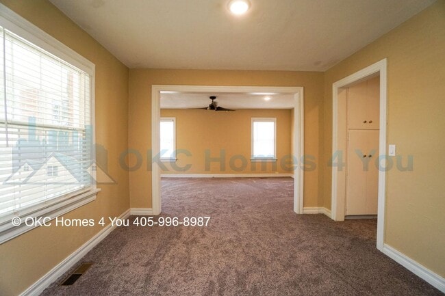 Building Photo - Stylish, Updated 2 Bedroom House!