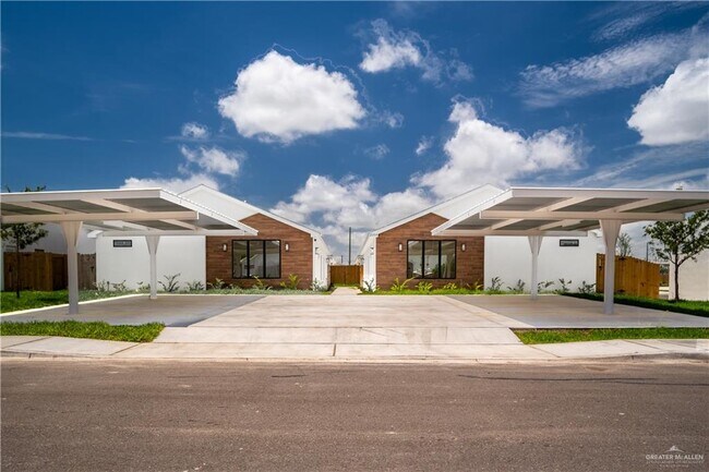Primary Photo - 2104 E Viviana St